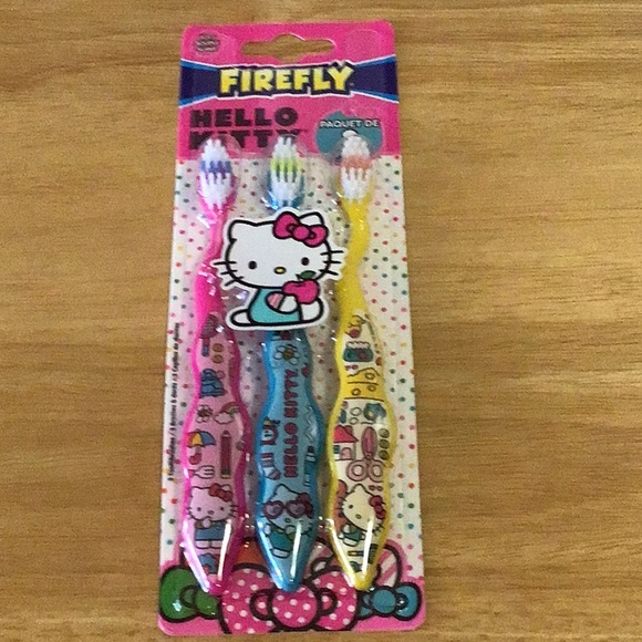 Firefly 3 Pack Hello Kitty Toothbrushes - Picture 9 of 9